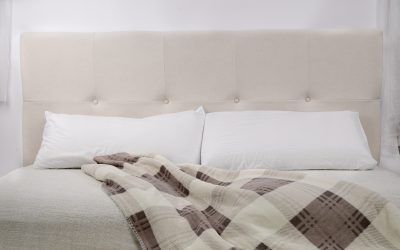 Cómo elegir el cabecero de cama ideal: tamaño, material y tendencias en decoración