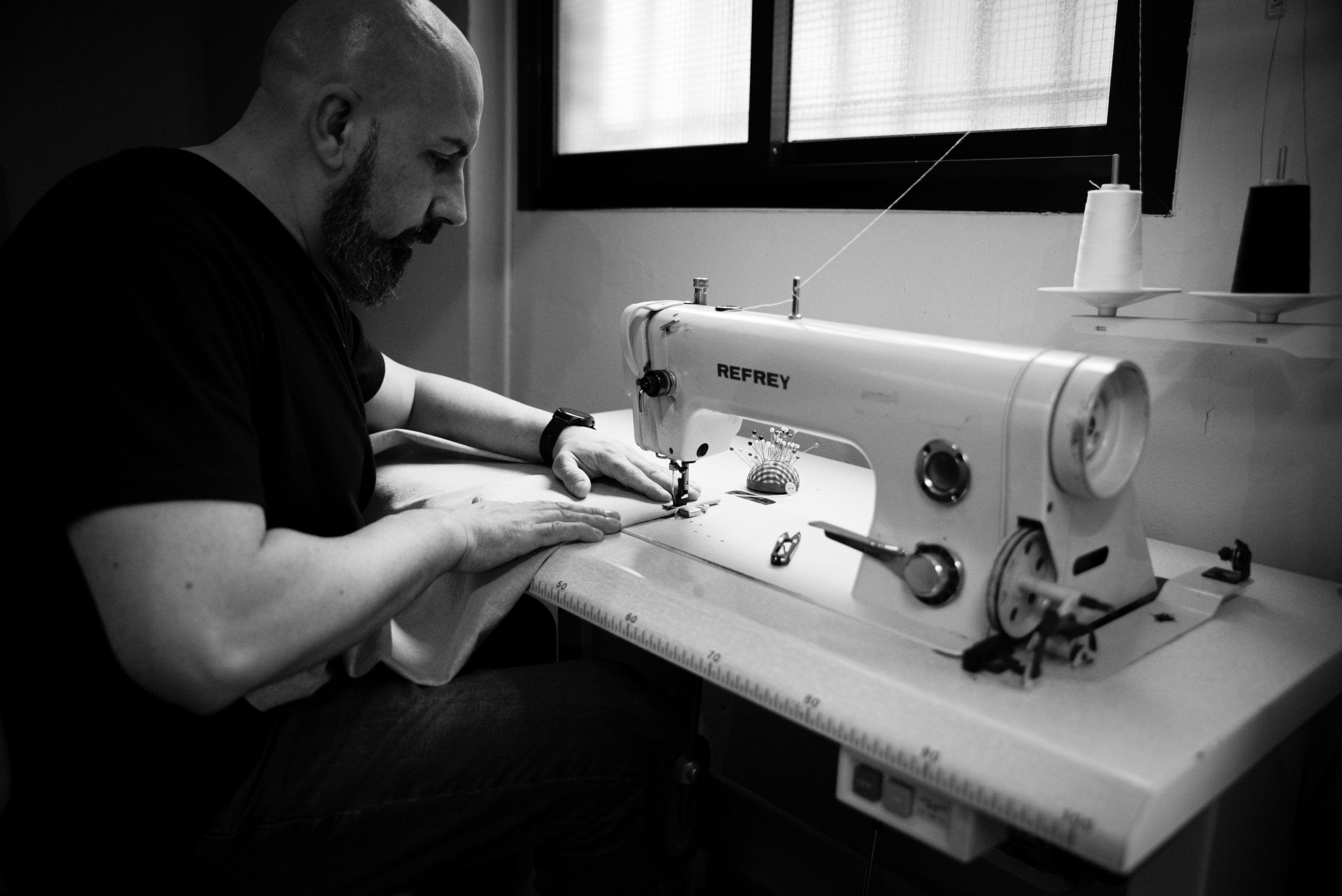 Fabricación propia desde el diseño hasta el último hilo, cuidando cada detalle